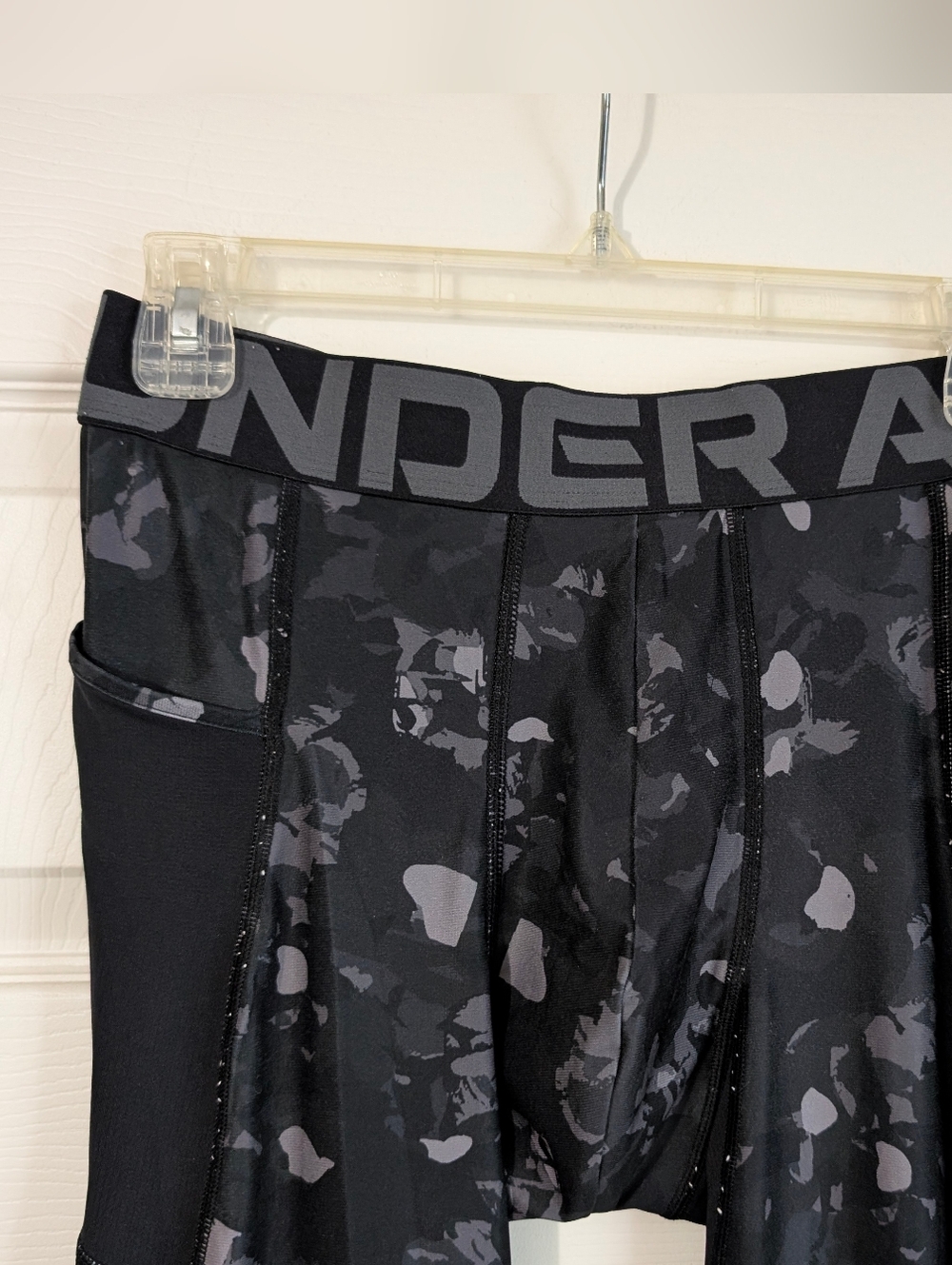 Under Armour Men's Black Camo Compression Leggings - Picture 3 of 7